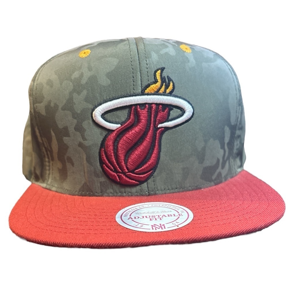 Mitchell and Ness Miami Heat SnapBack Camo Red and White